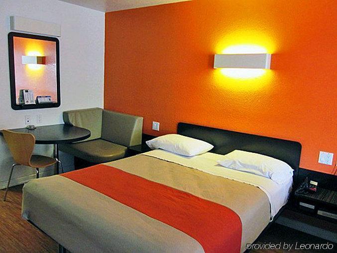 Motel 6-Edinburg, Tx Екстер'єр фото