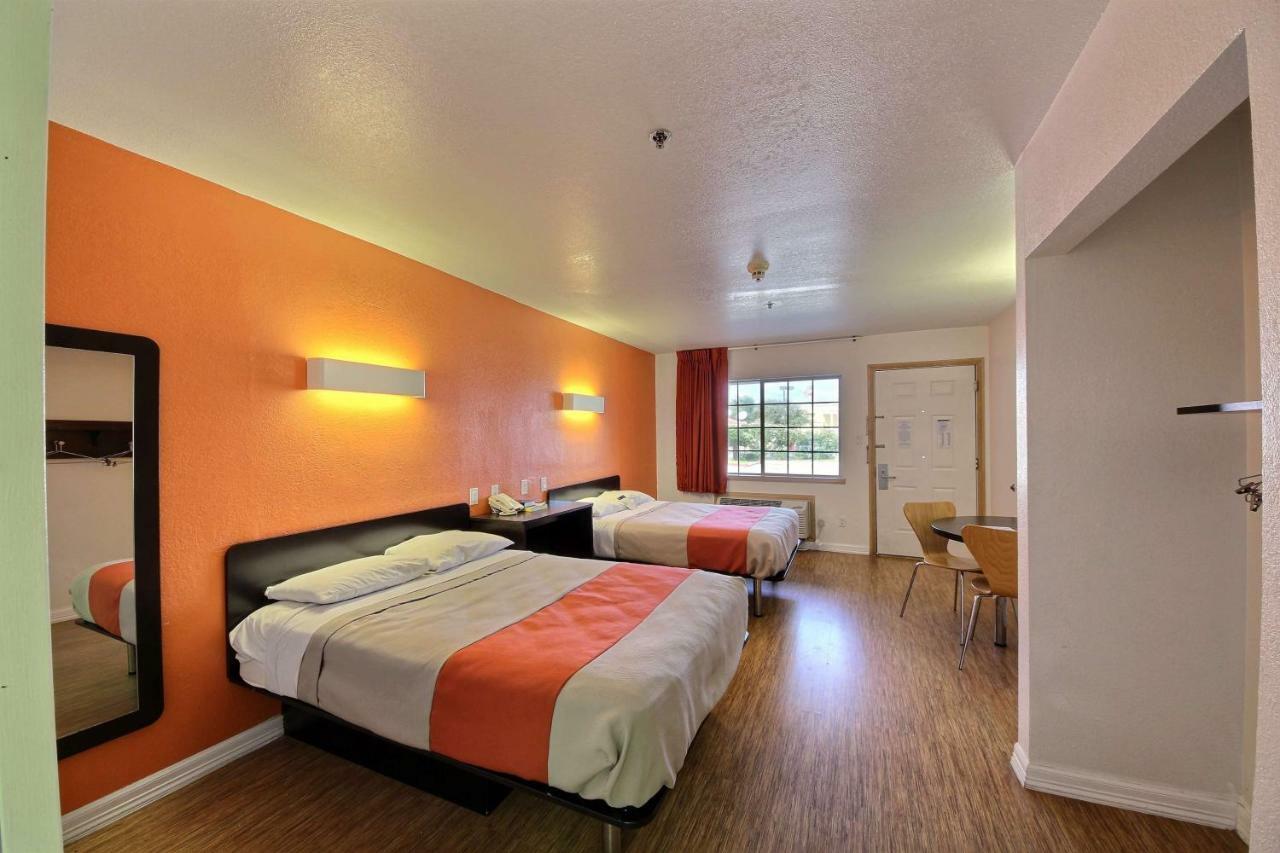 Motel 6-Edinburg, Tx Екстер'єр фото