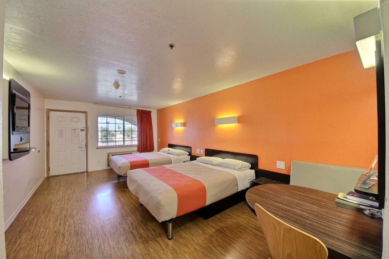 Motel 6-Edinburg, Tx Екстер'єр фото