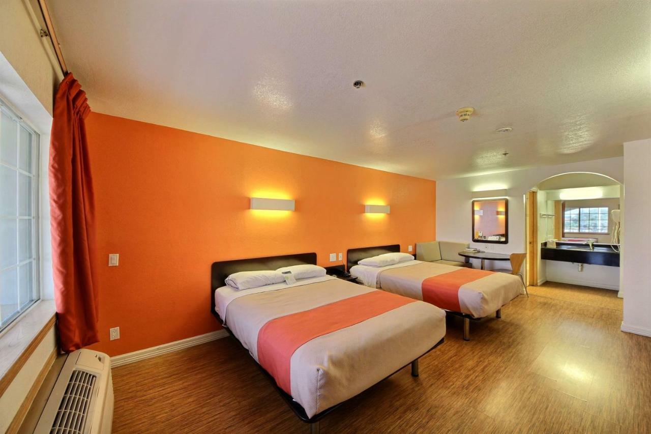 Motel 6-Edinburg, Tx Екстер'єр фото