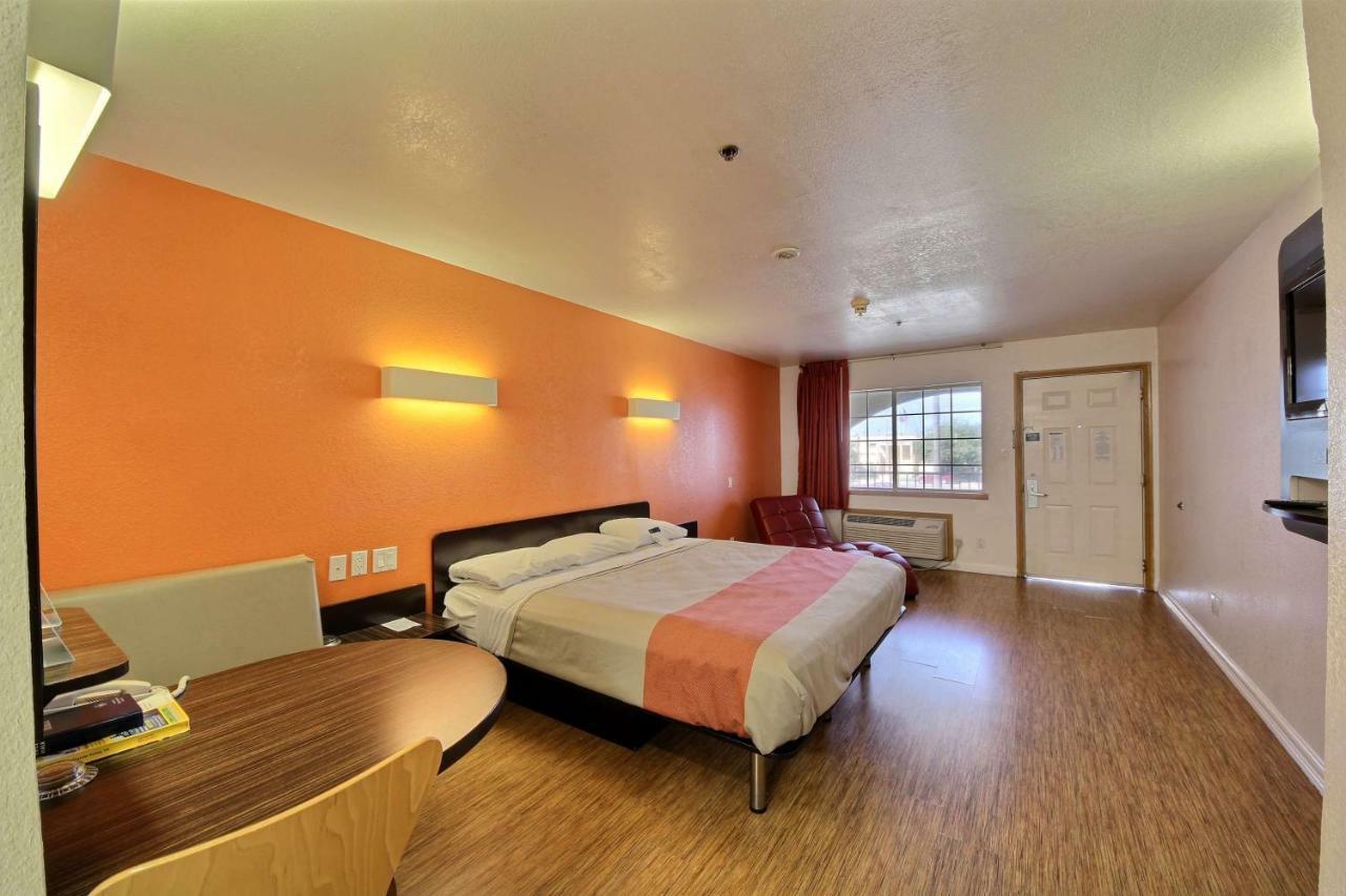 Motel 6-Edinburg, Tx Екстер'єр фото