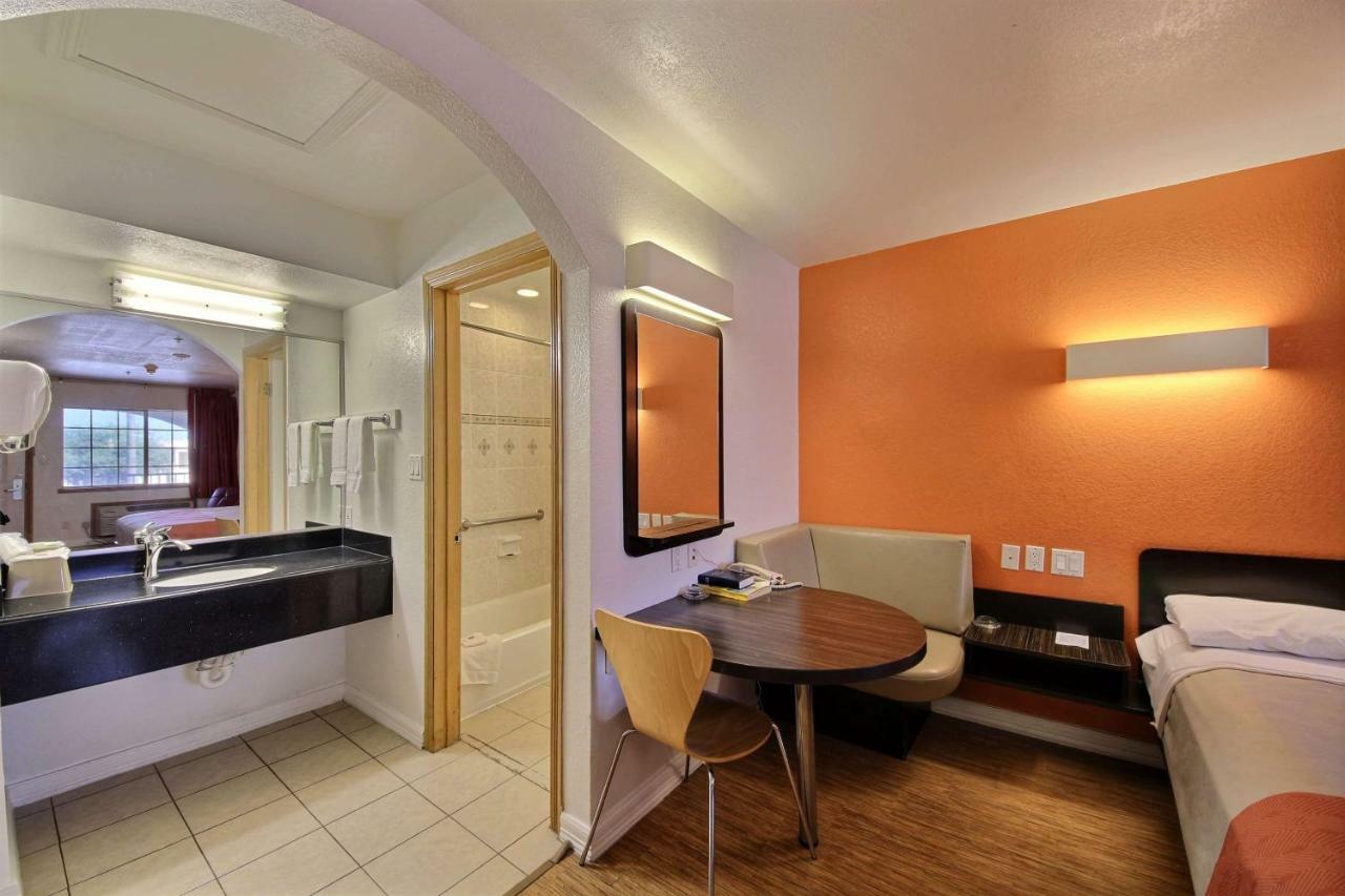 Motel 6-Edinburg, Tx Екстер'єр фото