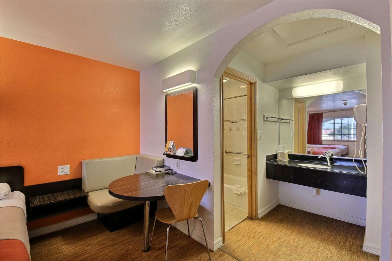 Motel 6-Edinburg, Tx Екстер'єр фото