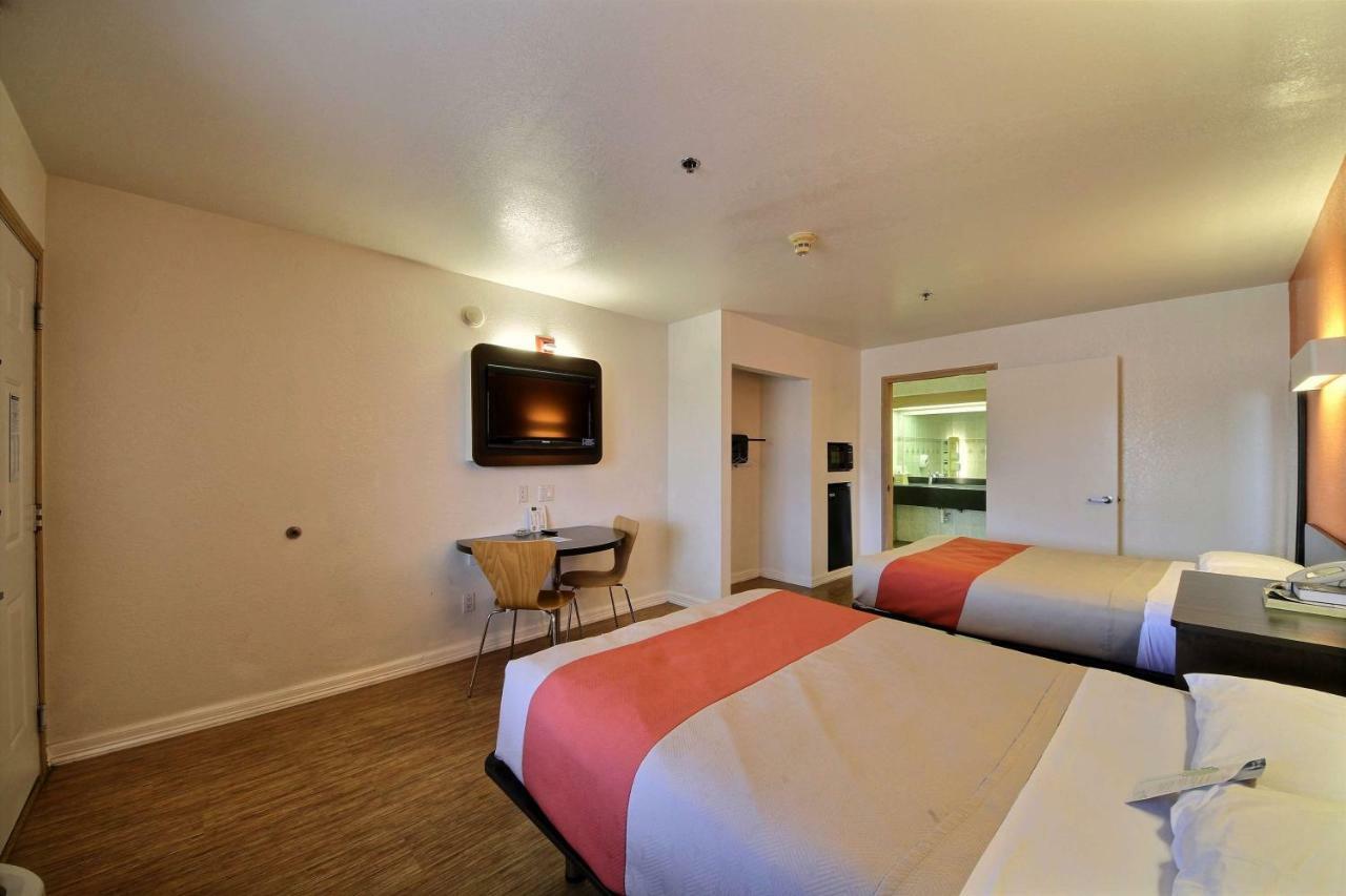 Motel 6-Edinburg, Tx Екстер'єр фото