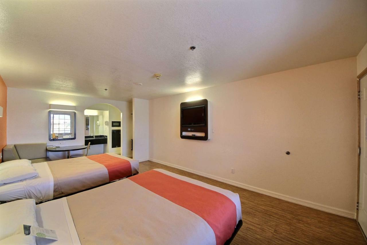 Motel 6-Edinburg, Tx Екстер'єр фото